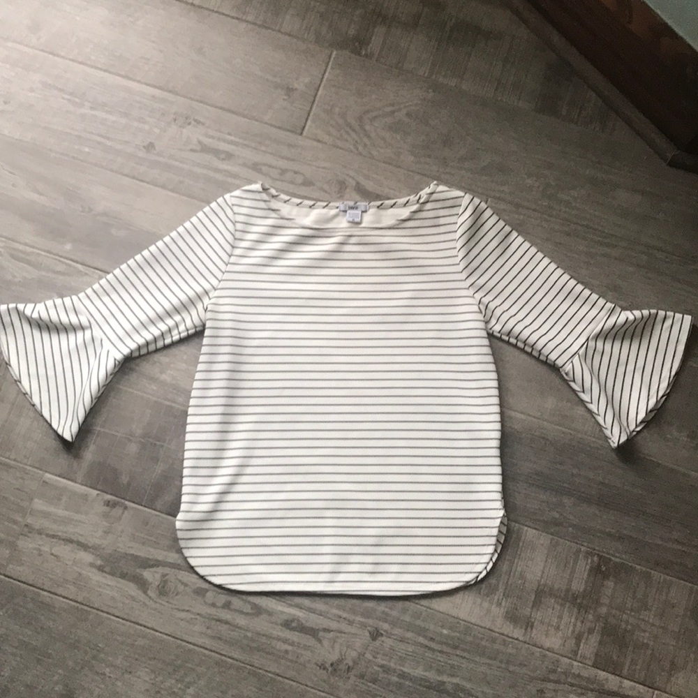 bar III - Bell Sleeve top